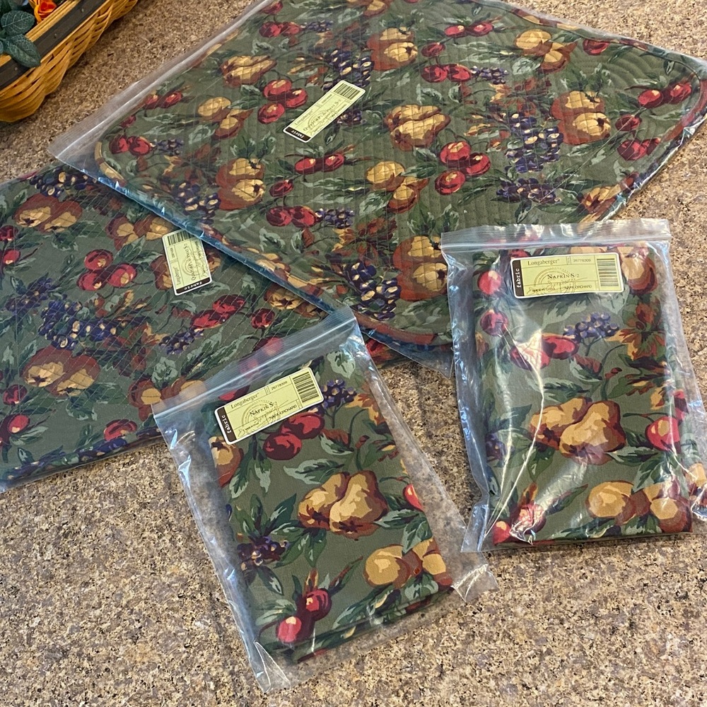 NIP Longaberger 4 Fabric Napkins and 4 Placemats Napa Orchard